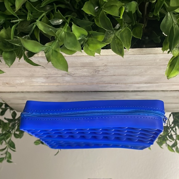 💎 Pop It Fidget Toy Blue Pencil Case - Picture 2 of 5